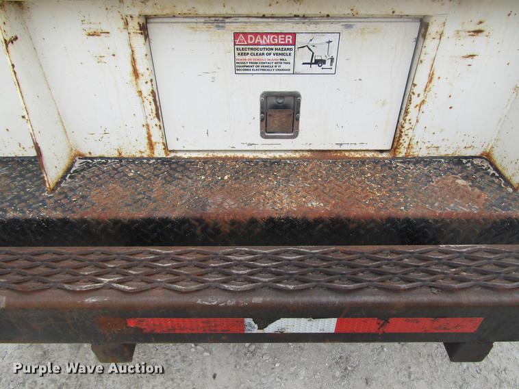 image for item DD7429 1998 Ford L8513 Louisville 113 service truck with crane