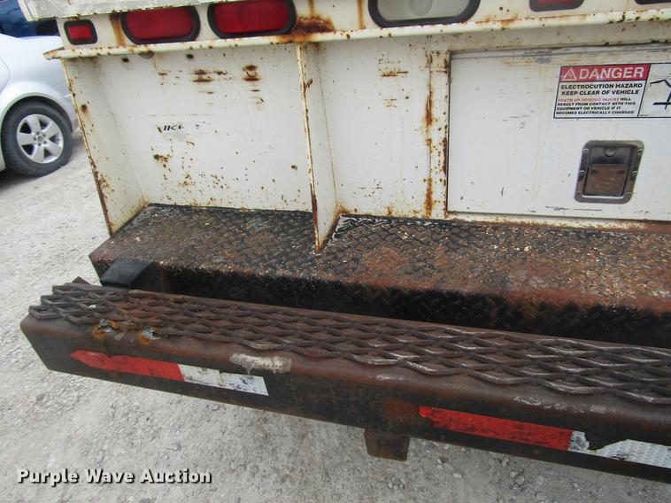 image for item DD7429 1998 Ford L8513 Louisville 113 service truck with crane