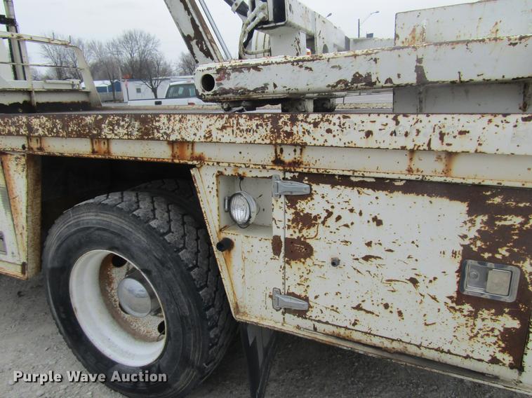 image for item DD7429 1998 Ford L8513 Louisville 113 service truck with crane