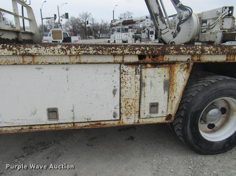 image for item DD7429 1998 Ford L8513 Louisville 113 service truck with crane