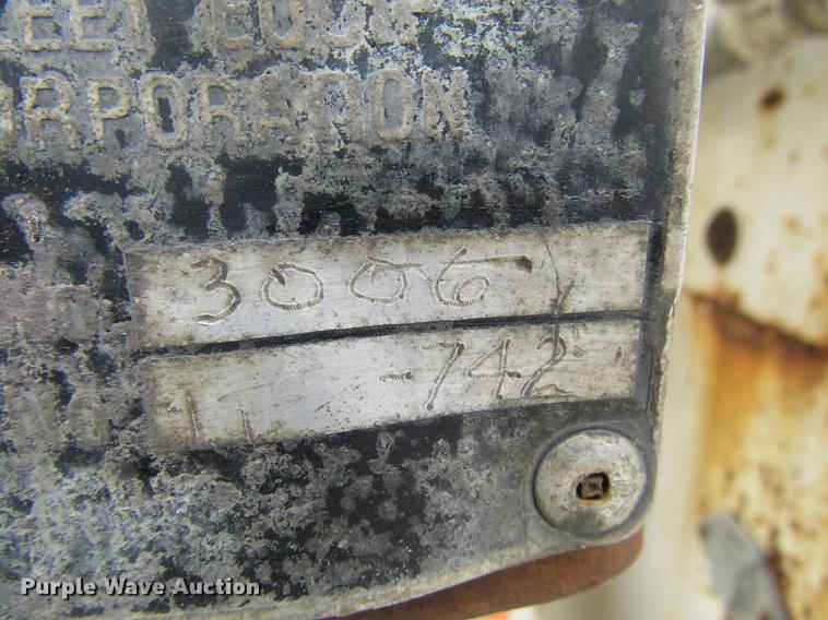 image for item DD7429 1998 Ford L8513 Louisville 113 service truck with crane