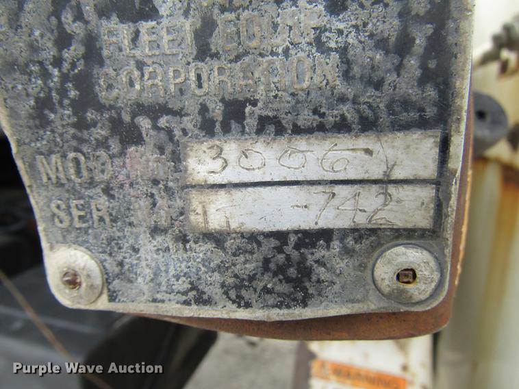 image for item DD7429 1998 Ford L8513 Louisville 113 service truck with crane