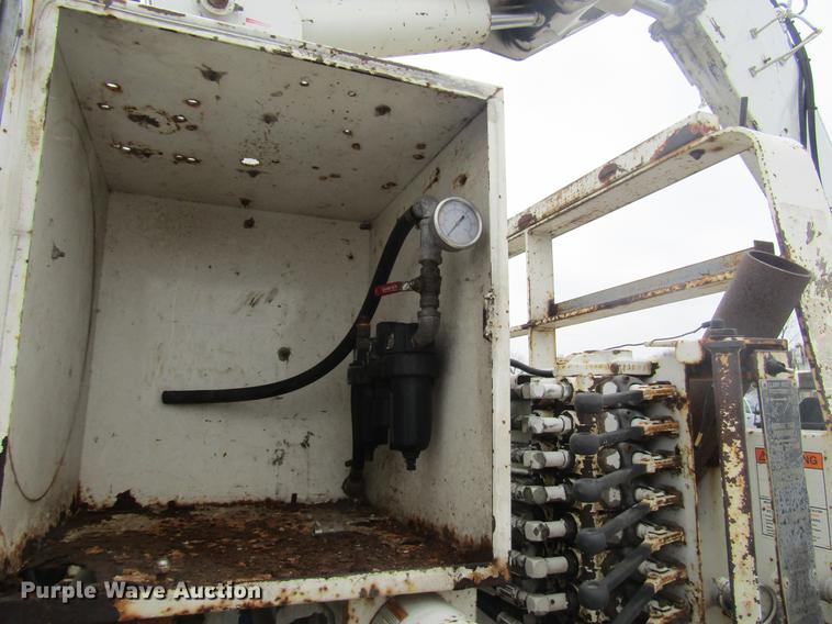 image for item DD7429 1998 Ford L8513 Louisville 113 service truck with crane