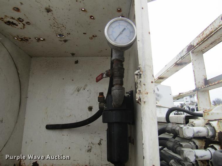 image for item DD7429 1998 Ford L8513 Louisville 113 service truck with crane