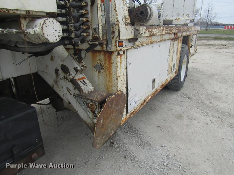 image for item DD7429 1998 Ford L8513 Louisville 113 service truck with crane