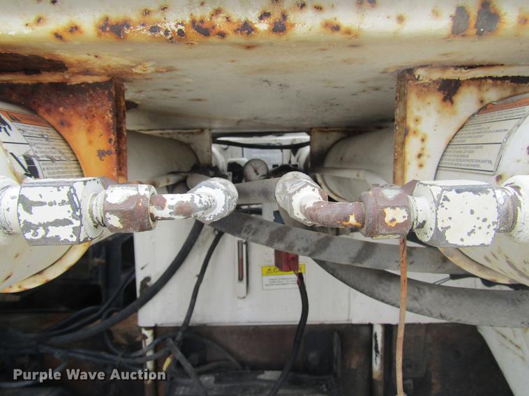 image for item DD7429 1998 Ford L8513 Louisville 113 service truck with crane