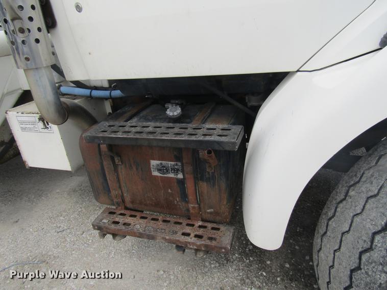 image for item DD7429 1998 Ford L8513 Louisville 113 service truck with crane