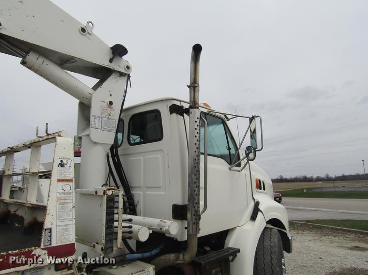 image for item DD7429 1998 Ford L8513 Louisville 113 service truck with crane