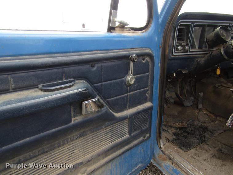 image for item DD8754 1978 Ford F250 pickup truck