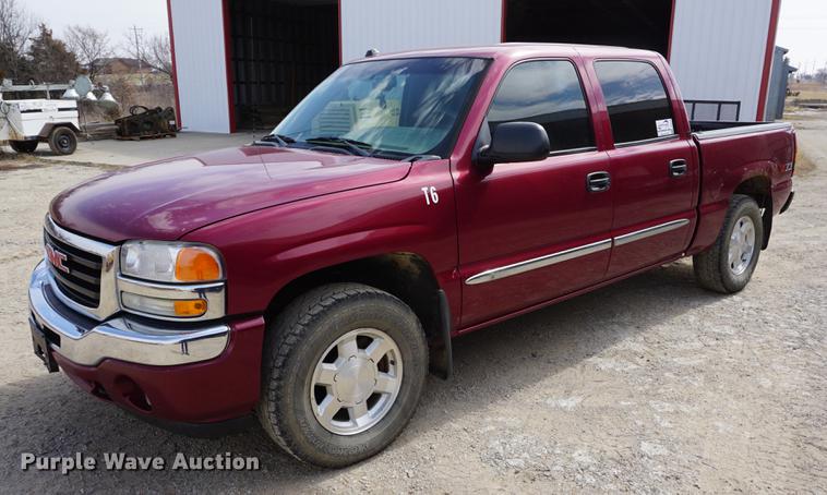 image for item DE3212 2005 GMC Sierra 1500 Crew Cab pickup truck
