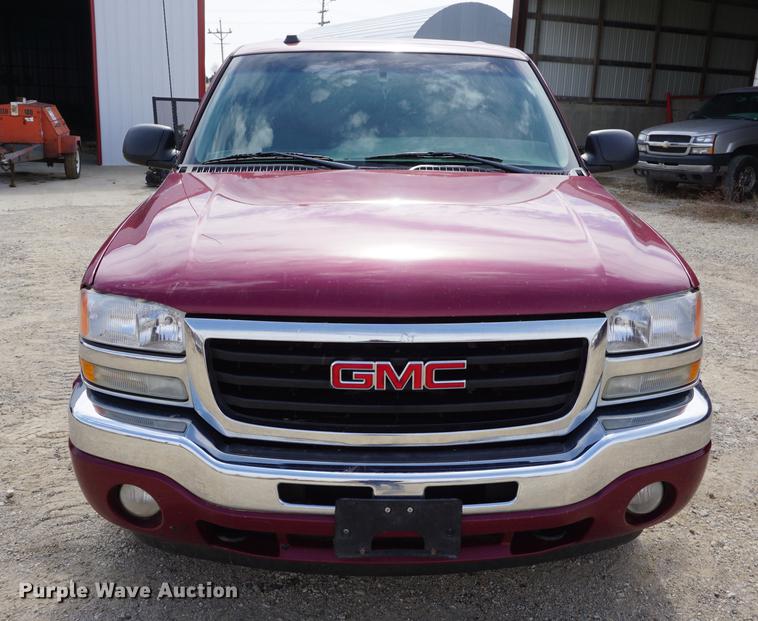 image for item DE3212 2005 GMC Sierra 1500 Crew Cab pickup truck