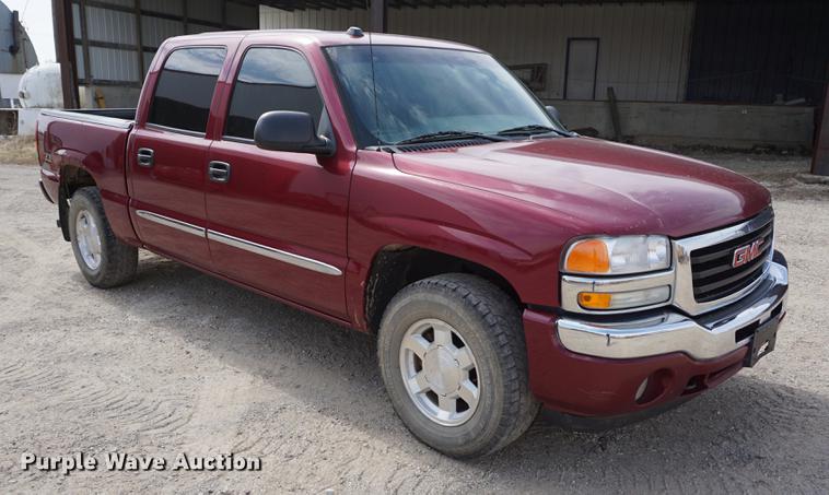 image for item DE3212 2005 GMC Sierra 1500 Crew Cab pickup truck