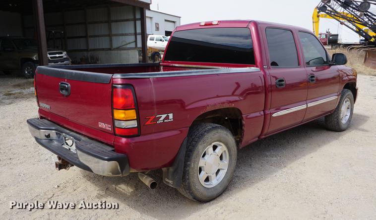 image for item DE3212 2005 GMC Sierra 1500 Crew Cab pickup truck