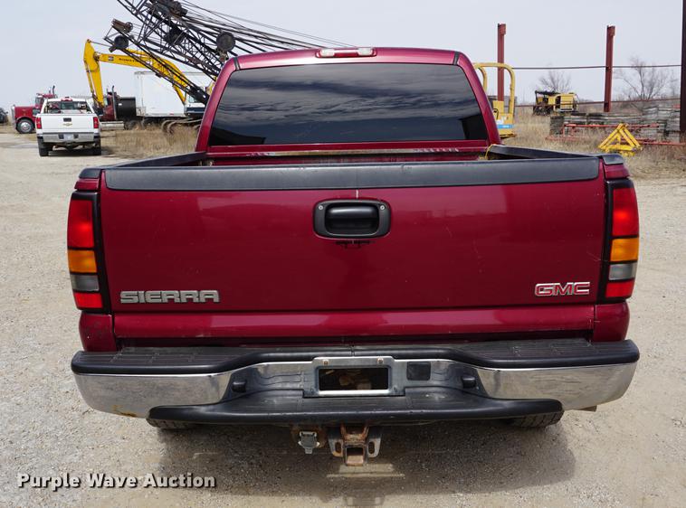 image for item DE3212 2005 GMC Sierra 1500 Crew Cab pickup truck