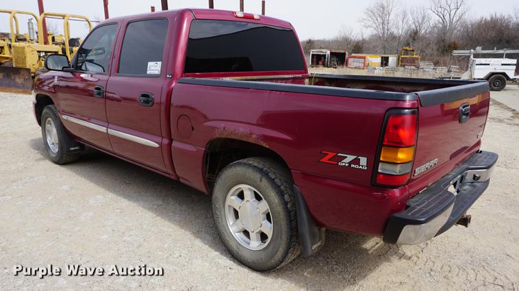 image for item DE3212 2005 GMC Sierra 1500 Crew Cab pickup truck