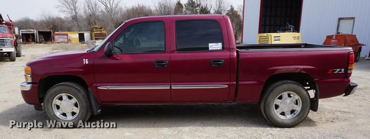 image for item DE3212 2005 GMC Sierra 1500 Crew Cab pickup truck