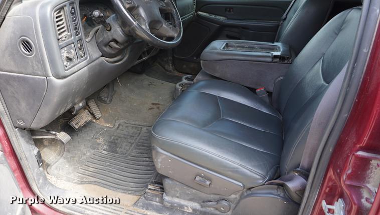 image for item DE3212 2005 GMC Sierra 1500 Crew Cab pickup truck