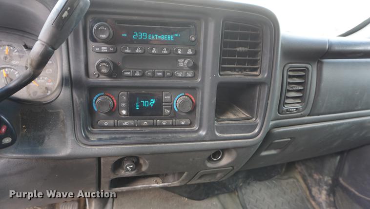 image for item DE3212 2005 GMC Sierra 1500 Crew Cab pickup truck