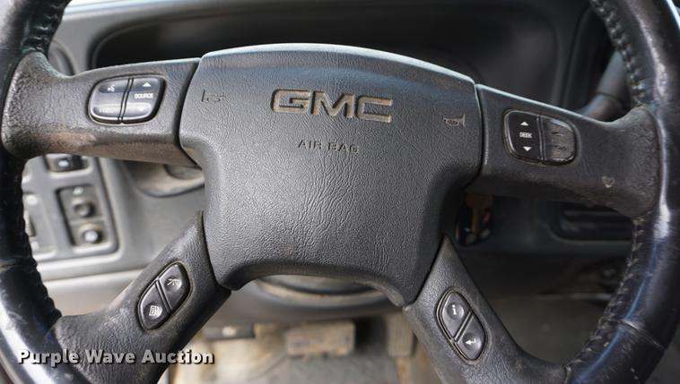 image for item DE3212 2005 GMC Sierra 1500 Crew Cab pickup truck
