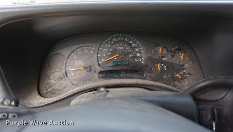 image for item DE3212 2005 GMC Sierra 1500 Crew Cab pickup truck