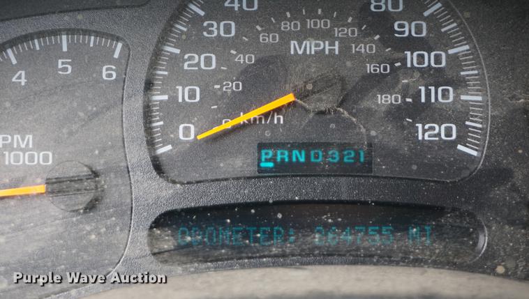 image for item DE3212 2005 GMC Sierra 1500 Crew Cab pickup truck