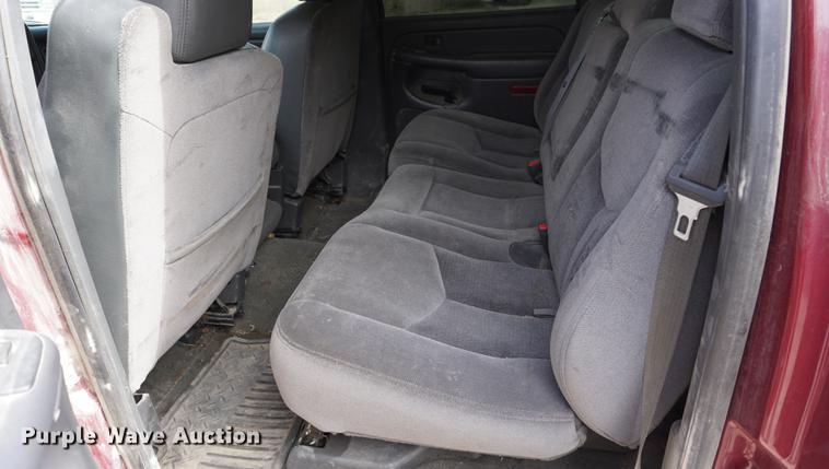 image for item DE3212 2005 GMC Sierra 1500 Crew Cab pickup truck