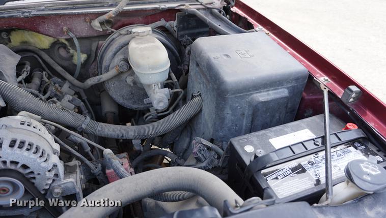 image for item DE3212 2005 GMC Sierra 1500 Crew Cab pickup truck