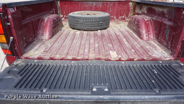 image for item DE3212 2005 GMC Sierra 1500 Crew Cab pickup truck