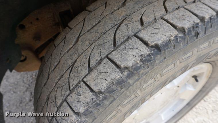 image for item DE3212 2005 GMC Sierra 1500 Crew Cab pickup truck