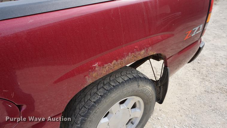 image for item DE3212 2005 GMC Sierra 1500 Crew Cab pickup truck