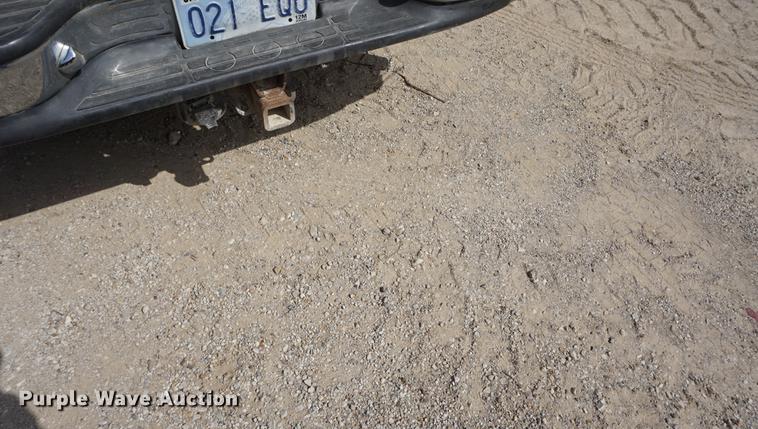 image for item DE3213 2004 Chevrolet Silverado 2500HD Crew Cab pickup truck