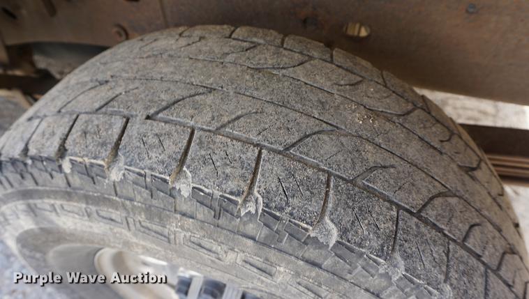 image for item DE3213 2004 Chevrolet Silverado 2500HD Crew Cab pickup truck