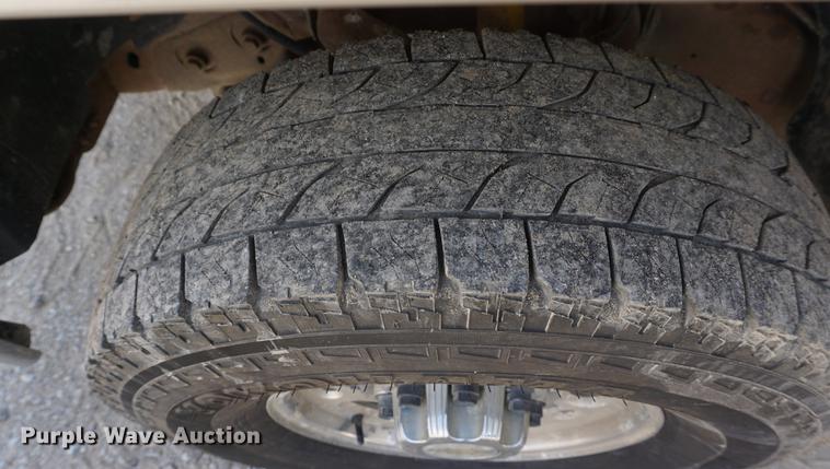 image for item DE3213 2004 Chevrolet Silverado 2500HD Crew Cab pickup truck