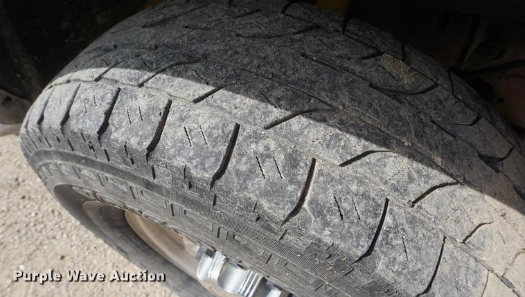 image for item DE3213 2004 Chevrolet Silverado 2500HD Crew Cab pickup truck