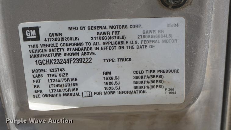 image for item DE3213 2004 Chevrolet Silverado 2500HD Crew Cab pickup truck