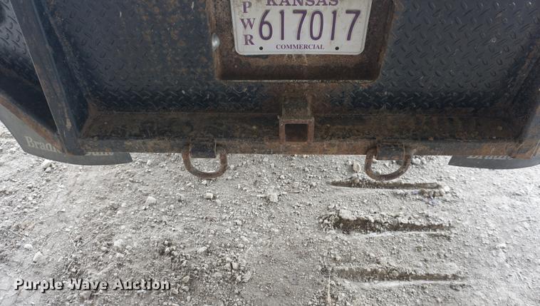 image for item DE3214 2004 Chevrolet Silverado 2500HD flatbed pickup truck