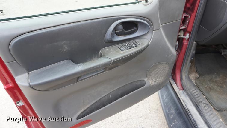 image for item DE3216 2004 Chevrolet TrailBlazer EXT SUV