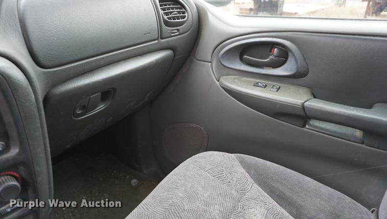 image for item DE3216 2004 Chevrolet TrailBlazer EXT SUV