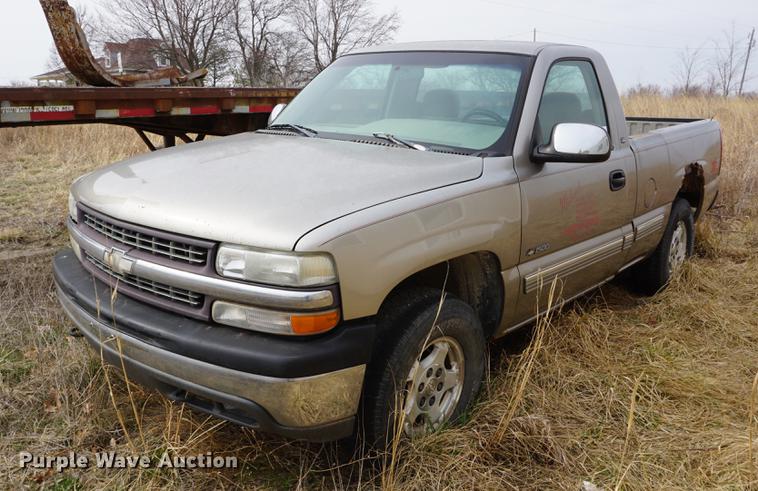 image for item DE3217 1999 Chevrolet Silverado 1500 pickup truck