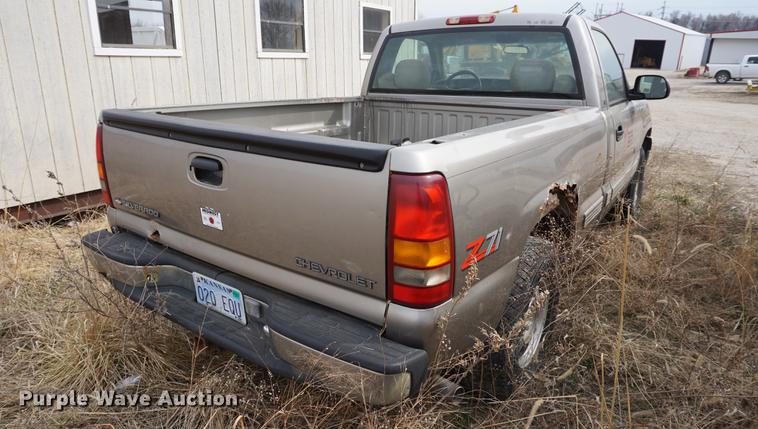 image for item DE3217 1999 Chevrolet Silverado 1500 pickup truck