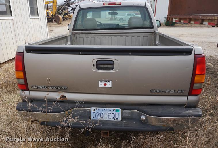 image for item DE3217 1999 Chevrolet Silverado 1500 pickup truck