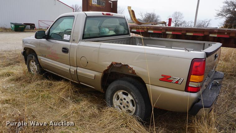 image for item DE3217 1999 Chevrolet Silverado 1500 pickup truck
