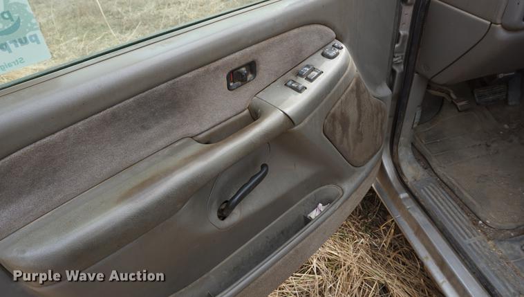 image for item DE3217 1999 Chevrolet Silverado 1500 pickup truck