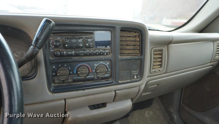 image for item DE3217 1999 Chevrolet Silverado 1500 pickup truck