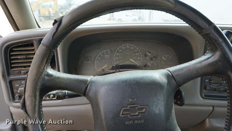 image for item DE3217 1999 Chevrolet Silverado 1500 pickup truck