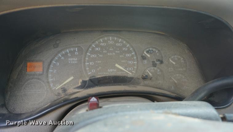 image for item DE3217 1999 Chevrolet Silverado 1500 pickup truck