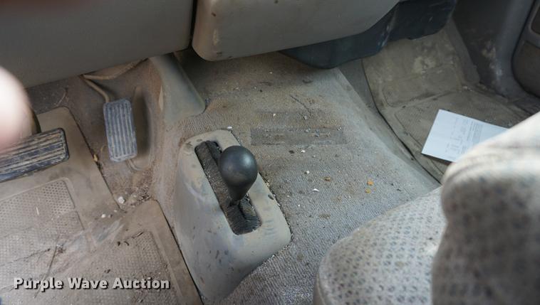 image for item DE3217 1999 Chevrolet Silverado 1500 pickup truck