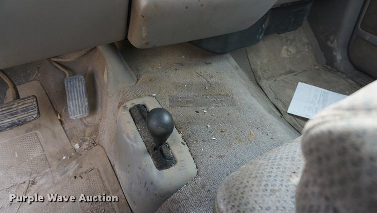 image for item DE3217 1999 Chevrolet Silverado 1500 pickup truck