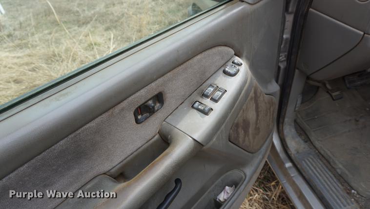 image for item DE3217 1999 Chevrolet Silverado 1500 pickup truck