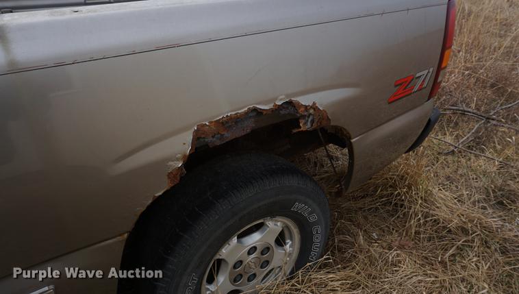 image for item DE3217 1999 Chevrolet Silverado 1500 pickup truck